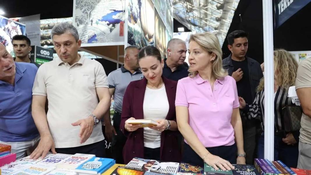 Antalya Kitap Fuarı Ziyaretçi Patlaması Yaşadı! 4